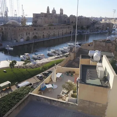 Nelli's Oda ve Kahvaltı 4*