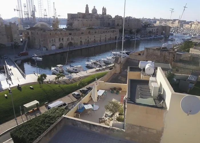 Nelli's فندق مبيت وإفطار 4*